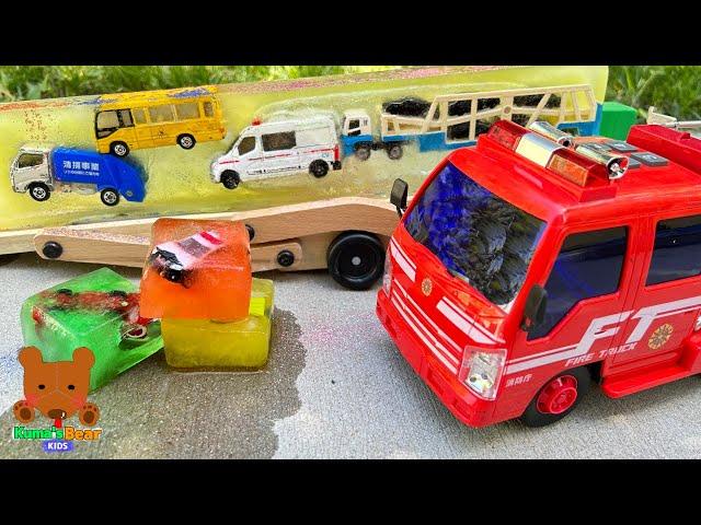 Fire Truck Rescues Diecast Cars Trapped in Ice! 【Kuma's Bear Kids】