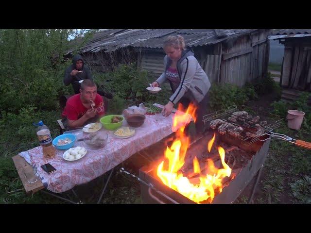 Возмущение Юрка что попал в кадр.