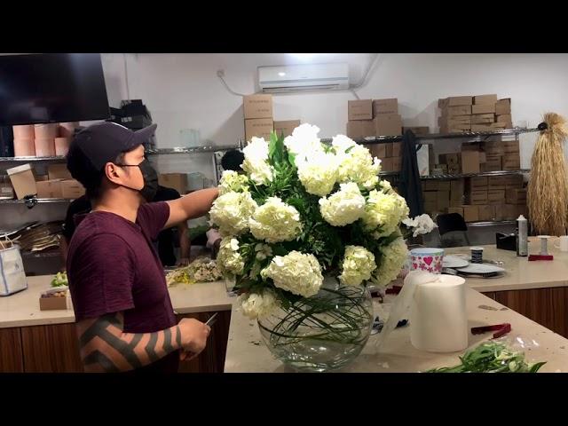 All white flower tutorials arrangement for  big Fishbowl #floraldesigner Vlog #Floward