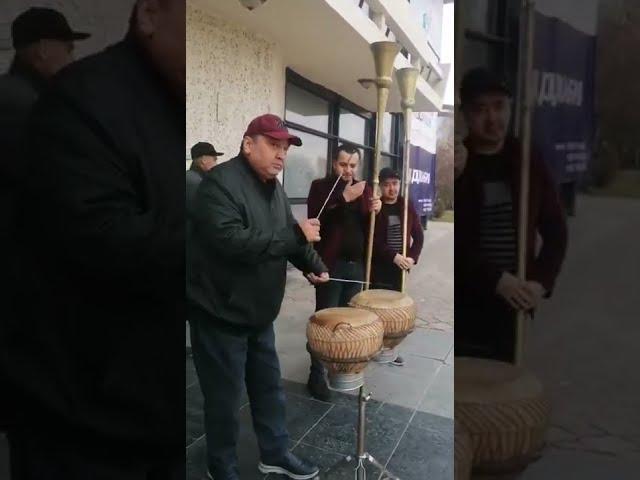 УСТАСИГА ФАРҚИ ЙЎҚ. ШУХРАТ АЗИМОВ.