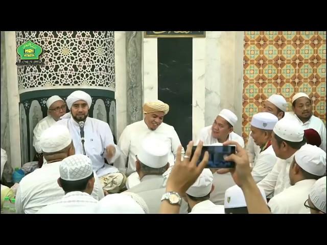 Sholawat bersama Habib Syekh di Majelis Ahbaabul Musthofa