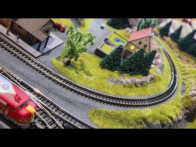 Noch 88303 Meran Briefcase Layout Single Speed Control Test Run at z.scale.hobo 04.21.2024