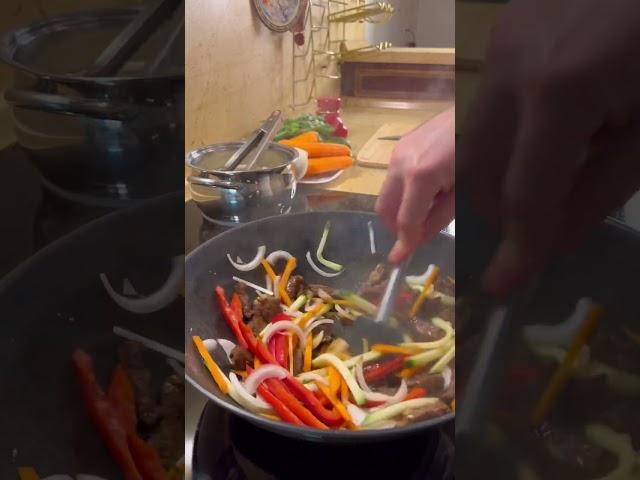 WOK С ГОВЯДИНОЙ