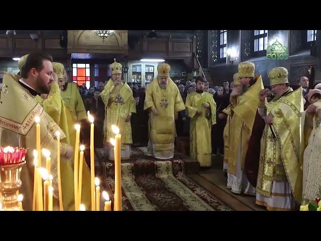 В храме Трех святителей города Симферополя прошла торжественная архиерейская литургия