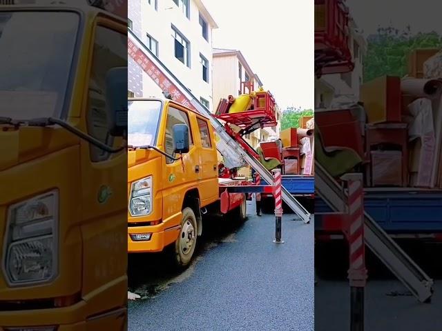 The moving company is providing services. In Lishui, people use this tool for transportation.