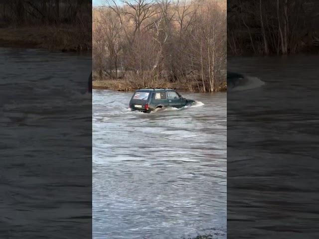 Нива преодолевает р.Зиган (Гумерово) #automobile #offroad #паджеро #4x4 #паджероклуб