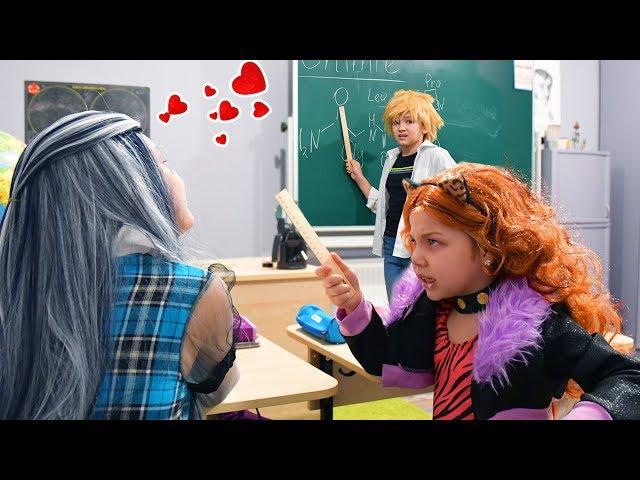 New boy in school! Clawdeen and Frankie are no longer friends because of Adrian! Cosplay music video