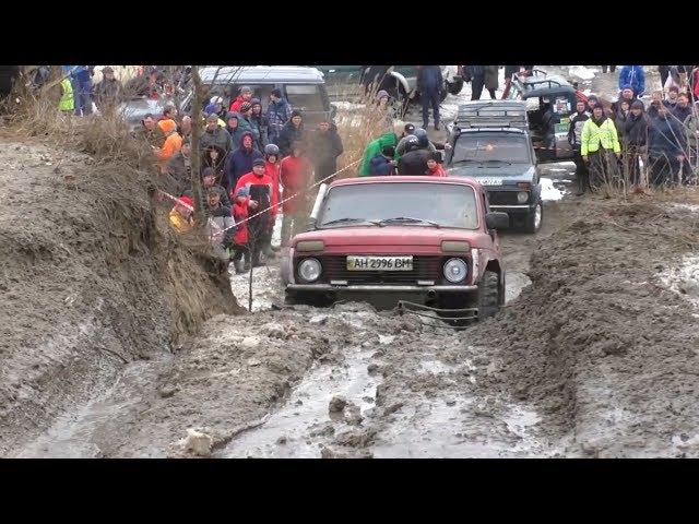 NIVA VS TOYOTA LC80 VS UAZ VS SUZUKI VITARA (steep climb)