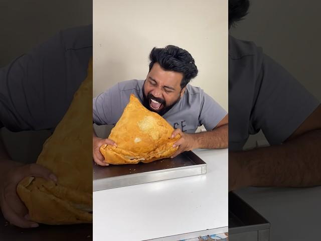 5KG BAHUBALI SAMOSA EATING CHALLENGE इतना बड़ा समोसा अकेला खा गया #streetfood #samosa #foodie