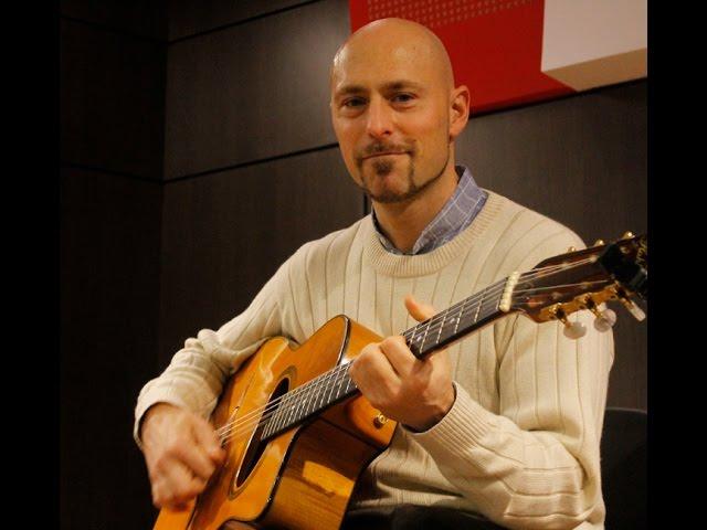 Guitarrista italiano Dario Napoli en La Sergio