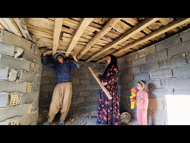 Wood, planks and tradition: a single mother's tools to cover the roof of a magical cave