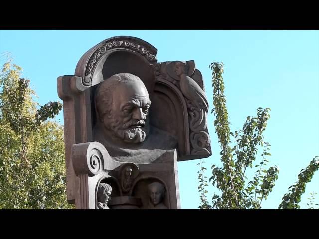 Костюмы киностудии Довженко ждут зимы и тепла