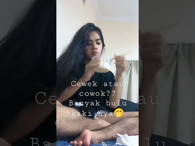 cewek kakinya berbulu lebat