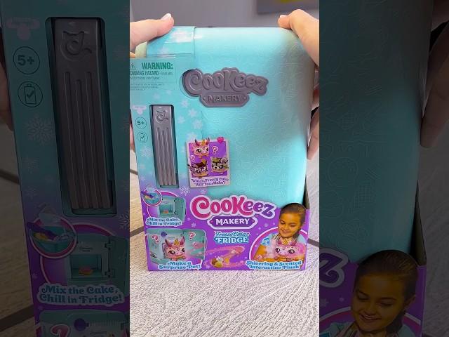 Opening Cookeez Makery Freezy Cakez Fridge 🫐#cookeezmakery #surprisetoys #plushies