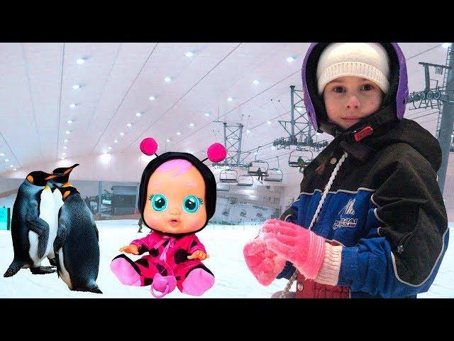 Алина играет в детектива ищет новые Игрушки Pretend play with toys