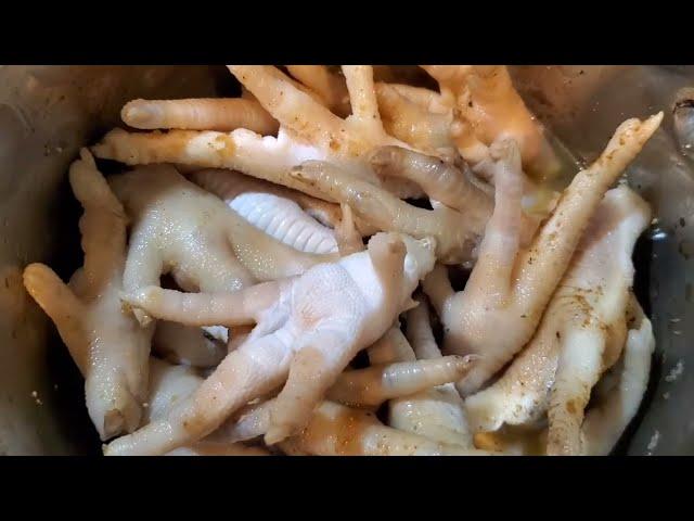 DELICIOUS CHICKEN FOOT: SOUTHERN STYLE CHICKEN FEET RECIPE | CHICKEN PAWS