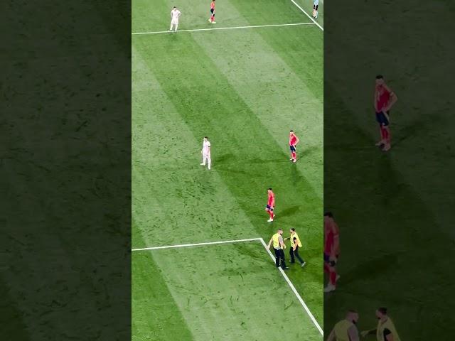 A fan ran onto the pitch to Mbappe in the semi-final Euro Spain - France #euro2024 #football