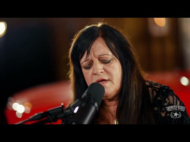 Jenni Eddy Jennings pays tribute to Waylon Jennings with 'Etched In Stone' (Acoustic)