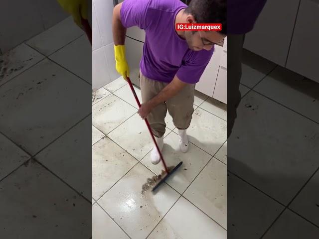 LIMPEI EAE!? #asmr #limpeza #cleaning #oddlysatisfying