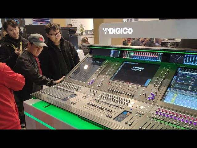 DiGiCo Quantum 852 mixing console demo