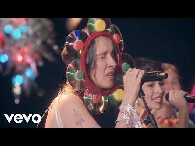 Aterciopelados - Florecita Rockera ((En Vivo)) ft. Goyo, Catalina García Barahona