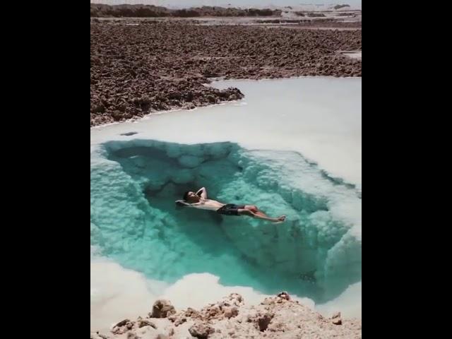 Piscina de água salgada no Egito