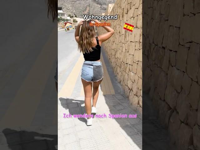 Ich erkunde die Wohngegend in Spanien 