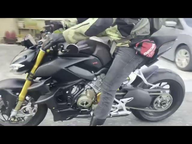 Ducati Streetfighter V4S with Akrapovic full system take off.