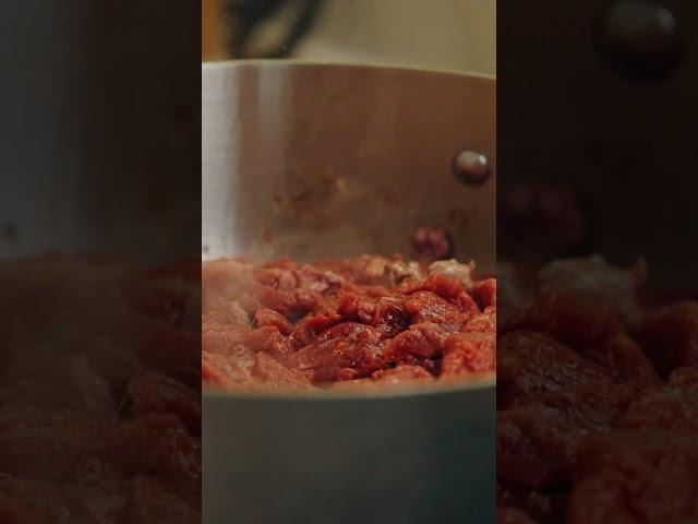 Ответ от Шефа Почему мясо при жарке выделяет воду?
