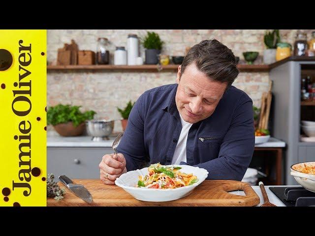 3 Minute Tomato Pasta Sauce | Jamie Oliver & Davina McCall