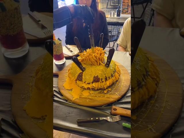 Meet The Monster 6 Kg Burger Cake, Would You Eat One Or Pass Cuz You 2 Scared? #bestfood #burger