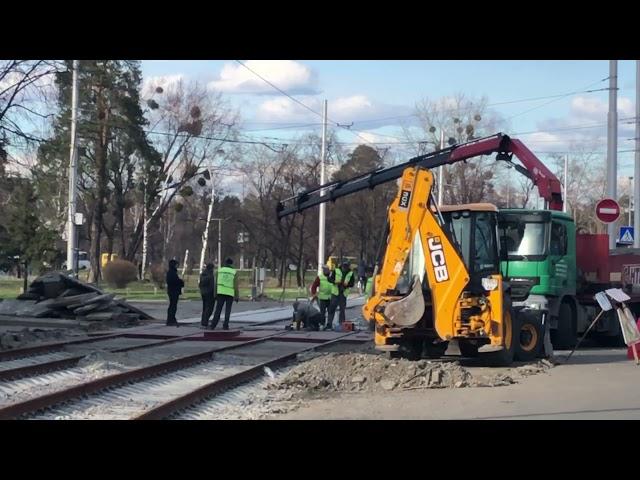 «Передвиборчий» трамвайний довгобуд у Києві