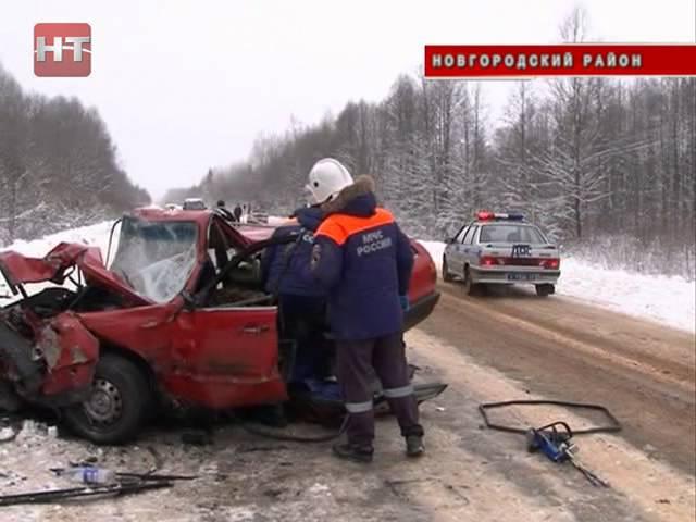 Три человека погибли на Лужском шоссе в результате столкновения двух легковых автомобилей