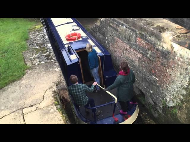 Navigating a narrow lock on the Oxford Canal