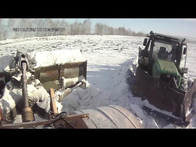 Трактор Кировец. Расширяем дорогу на скважину.