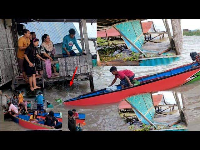 OMBAK MENGAMUK BEBERAPA RUMAH HANCUR DI DANAU TEMPE UNTUNG WARGA SEMPAT LARI