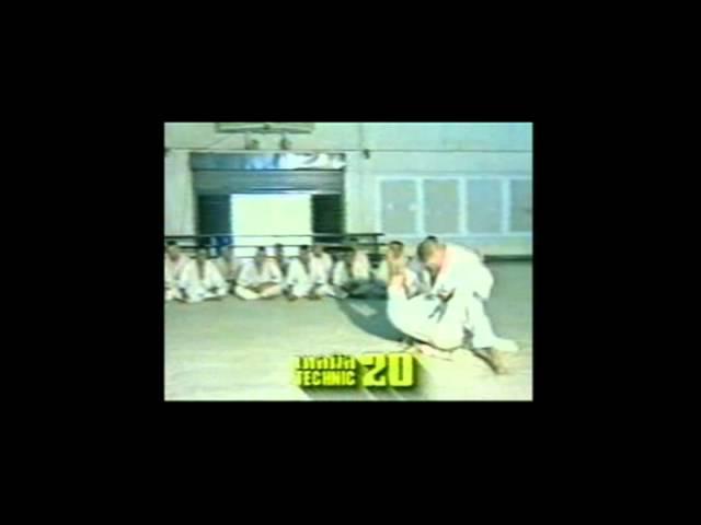 Shorin Kempo Honbu Sifu McInnes (Military Police Academy RTA Dojo)shorin kempo .avi