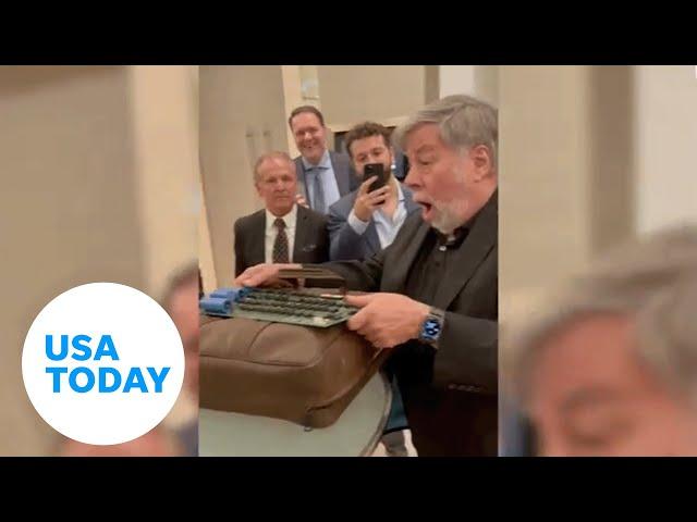 Apple co-founder Steve Wozniak reunites with motherboard he built in 1976 | USA TODAY