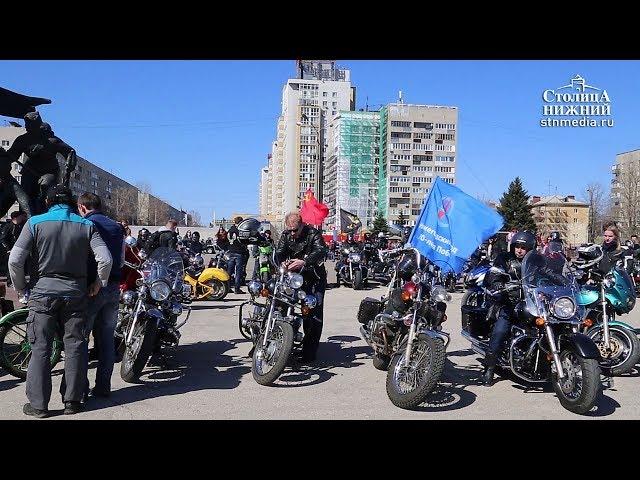 Мотолюбители открыли новый сезон большим праздником на площади Ленина