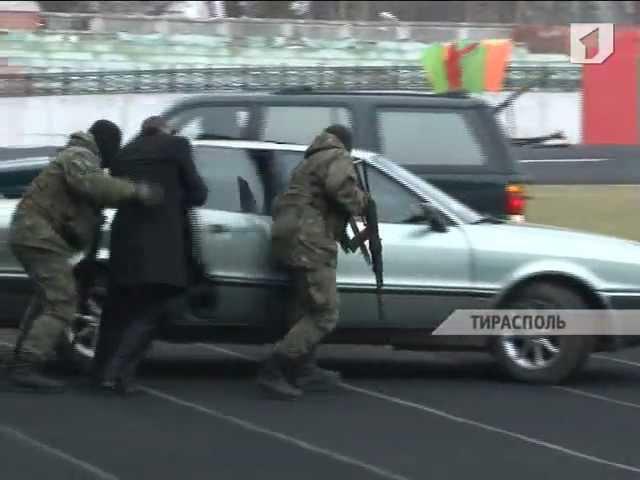 Военно-спортивный праздник на городском стадионе