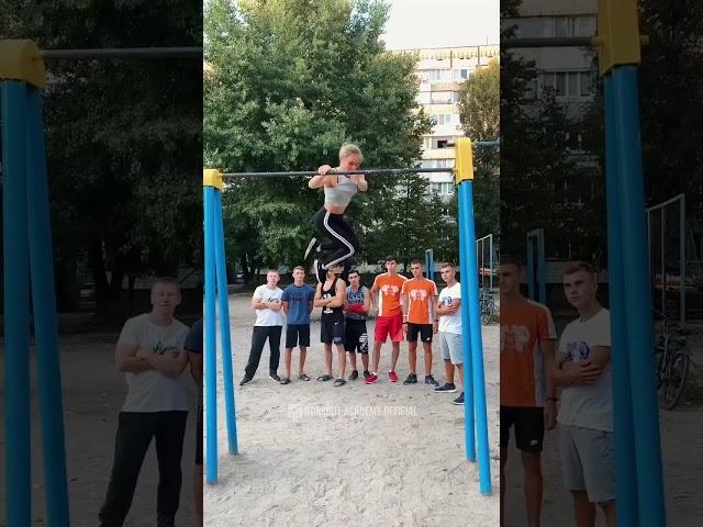 Workout Academy. Девушка утирает парней))