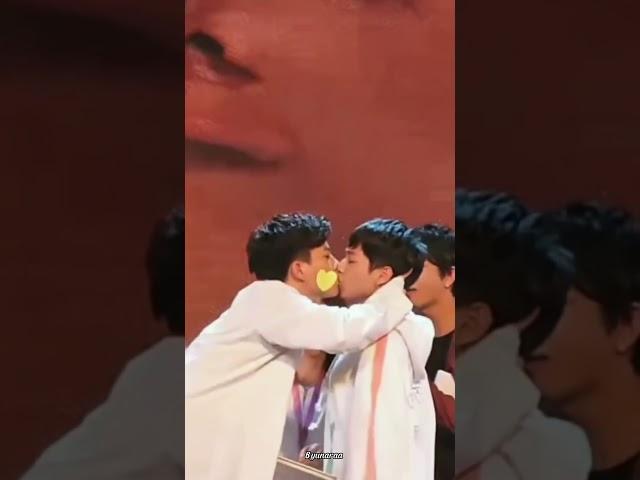 singto was speechless looking at offgun #offgun #offjumpol #gunatthaphan #singto