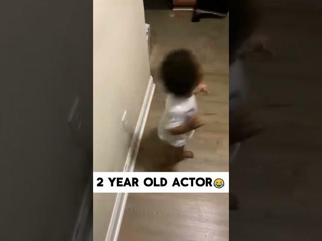 Kid Fakes Injury to Blame Uncle ( TT - @marimimi570 )