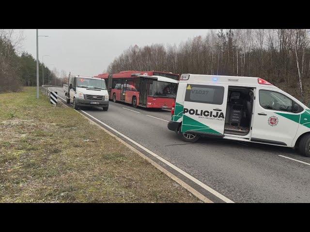 Vaizdai iš įvykio vietos: Vilniuje žuvo automobilio partrenktas vyras