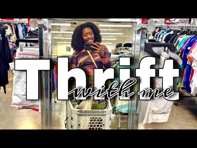 VISITING A NEW THRIFT STORE! | Come Thrift With Me #vlog #thrifting