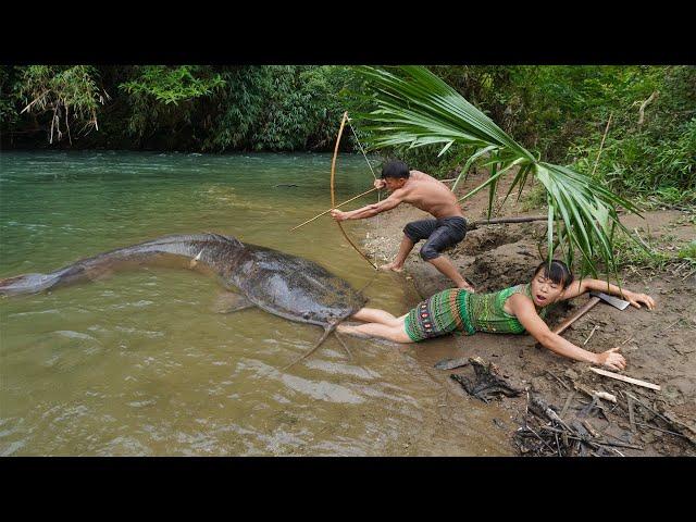 Survival Skills - Primitive Life 100 Days Solo Bushcraft Relax Meet Big Fish In Mud Crack Attack