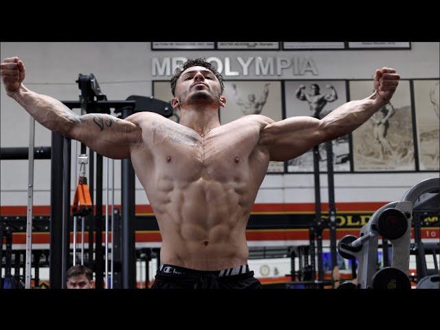 A Day At Golds Gym MECCA | Gym Motivation !