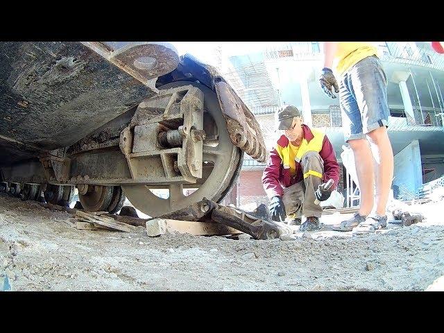 Ремонт гусеничного крана. Заменили поломанный трак. / Crawler crane repair. trak change