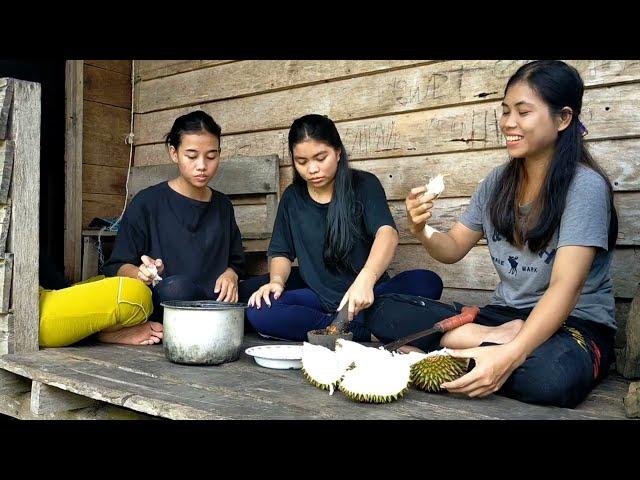 Gadis Dayak || Cari Durian di Tembawang Tua Hutan Kalimantan