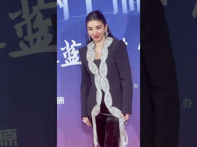 #黃奕46歲狀態 當初的小燕子現在的黃奕，有改變嗎？#還珠格格 #鳳凰網主播紅人盛典